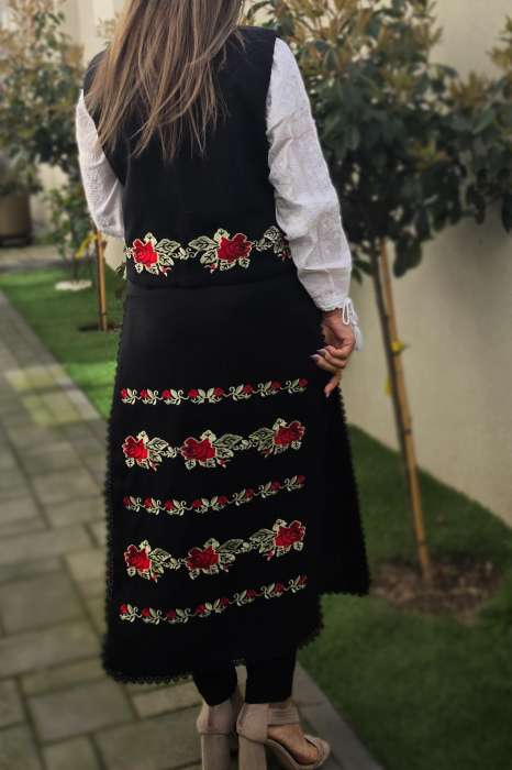 Costum Traditional Vesta si Fote Flori 4 [6]