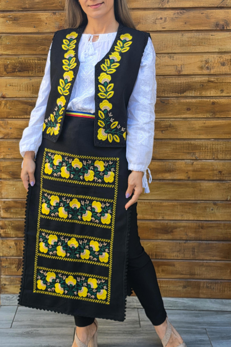 Costum Traditional Vesta si Fote Flori [3]