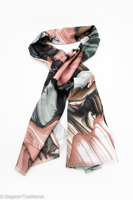 Esarfa Traditionala cu Imprimeu Floral [2]
