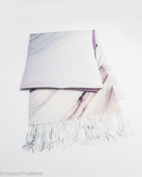 Esarfa Traditionala cu Imprimeu Floral [2]