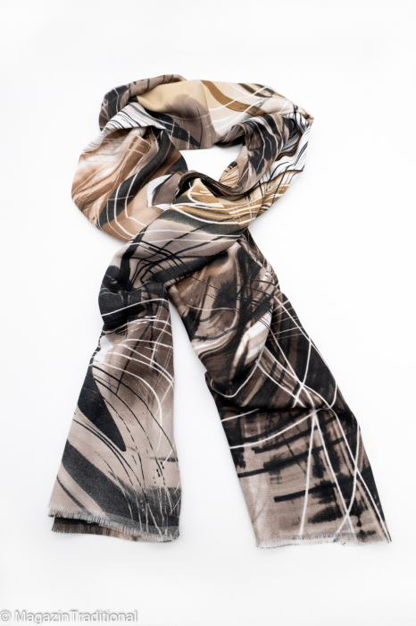 Esarfa Traditionala cu Imprimeu Floral [2]