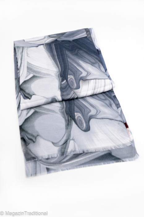 Esarfa Traditionala cu Imprimeu Floral [2]