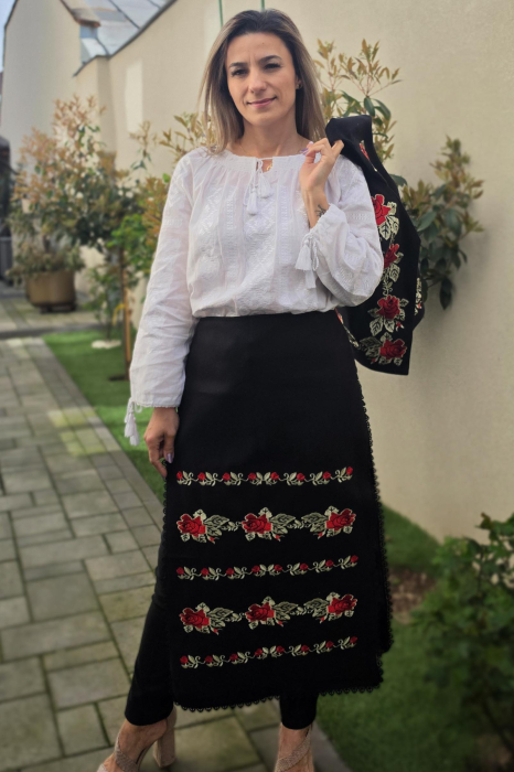 Fote brodate cu model traditional Flori 3 [2]