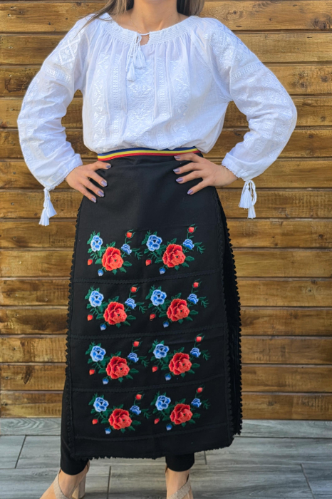 Fote brodate cu model traditional Flori 4 [2]