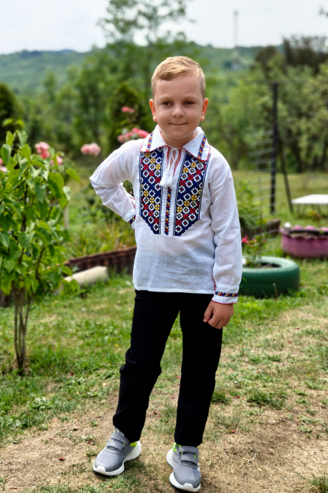 Ie traditionala baieti Dionisie [2]