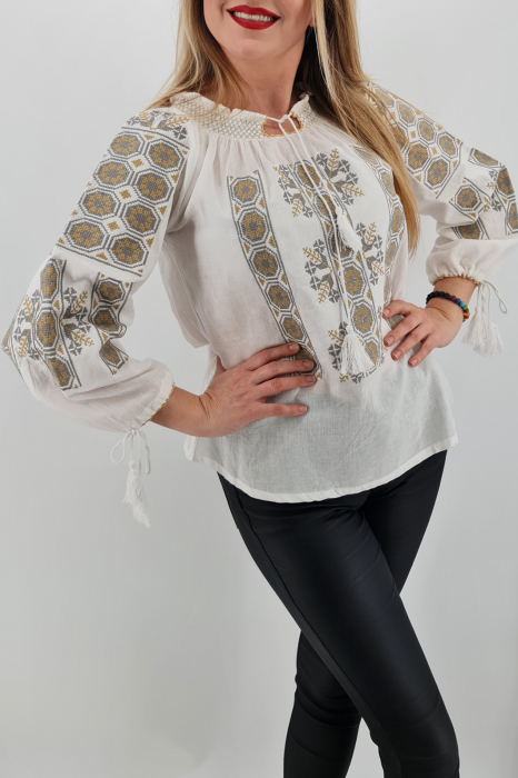 Ie Traditionala Catalina 4 [2]