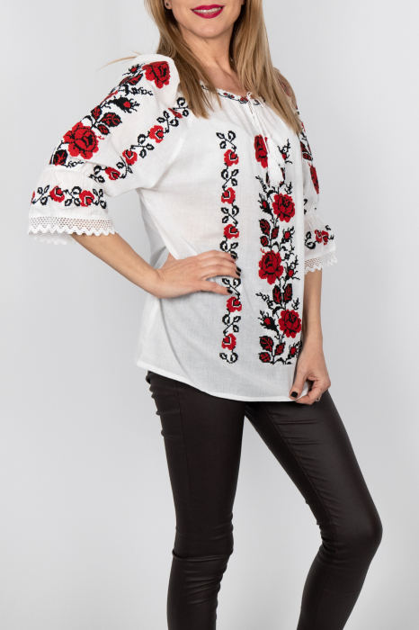 Ie Traditionala cu Trandafiri 2 [2]