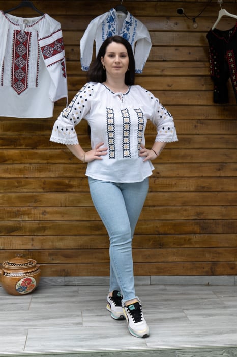 Ie Traditionala Tania [2]