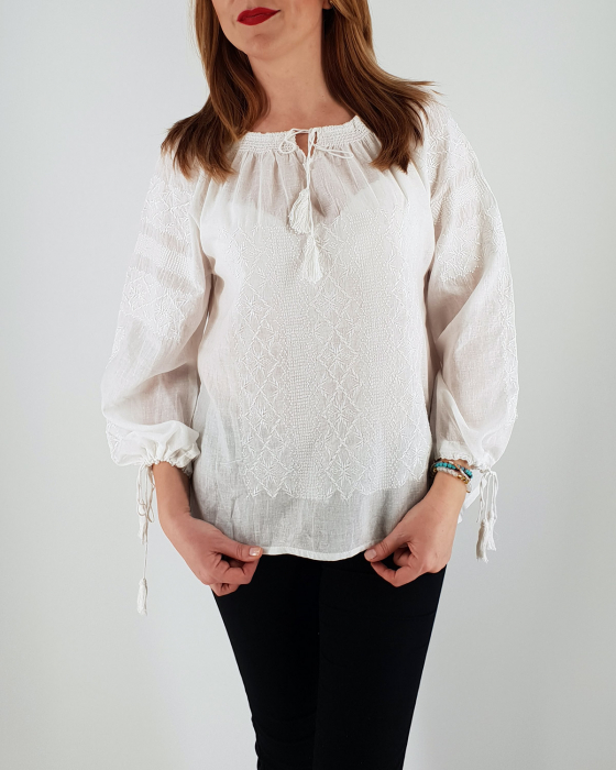 Ie Traditionala Gianina [2]