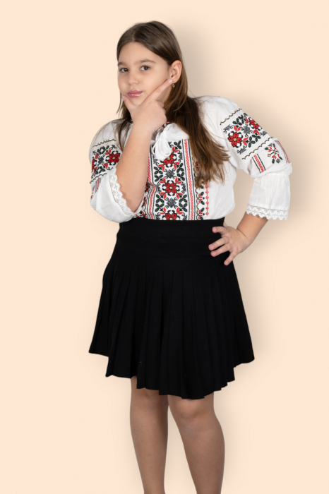 Ie traditionala fetite Melisa [3]