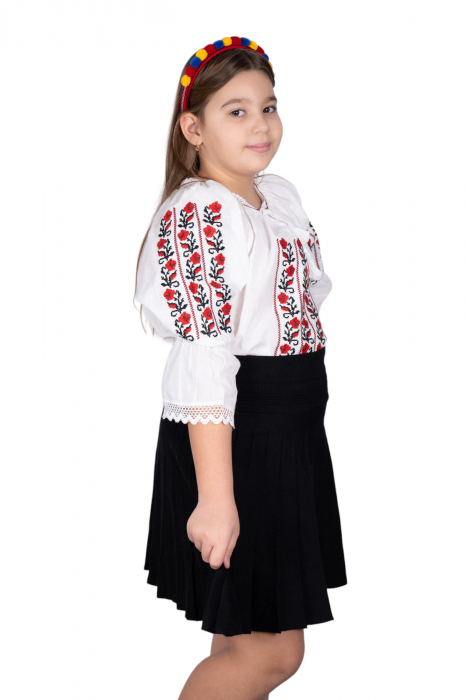 Ie traditionala fetite Jamila [4]