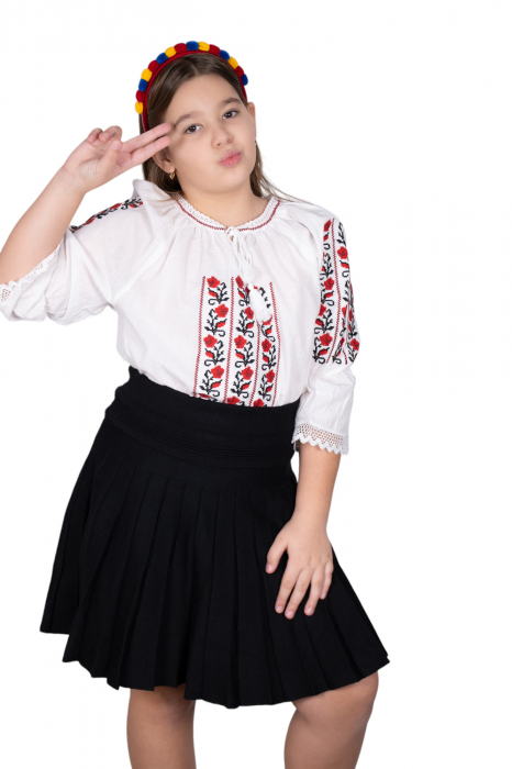Ie traditionala fetite Jamila [2]