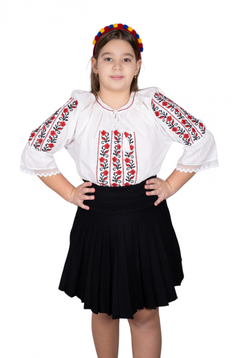 Ie traditionala fetite Jamila [6]