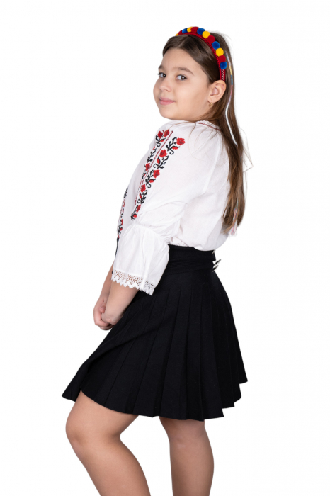 Ie traditionala fetite Jamila [5]