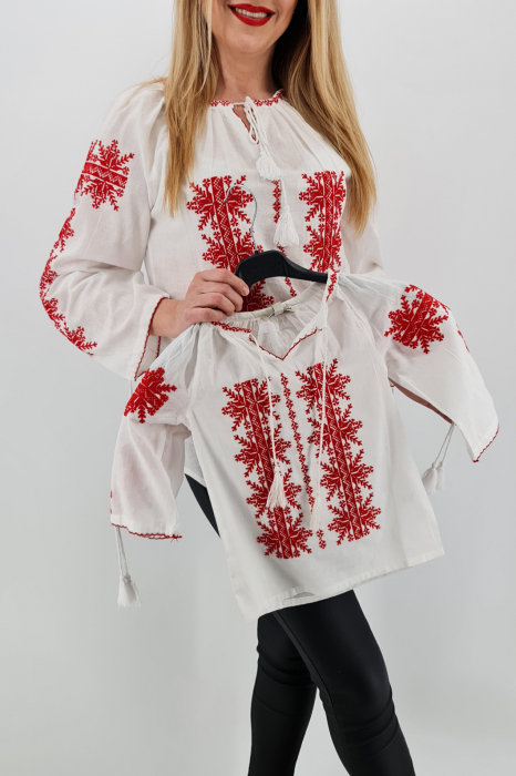 Ie traditionala fetite Aura [2]