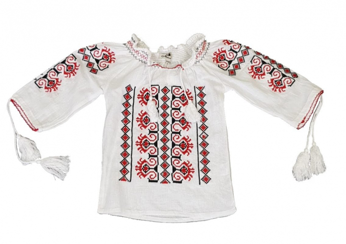 Ie traditionala fetite Camelia [3]