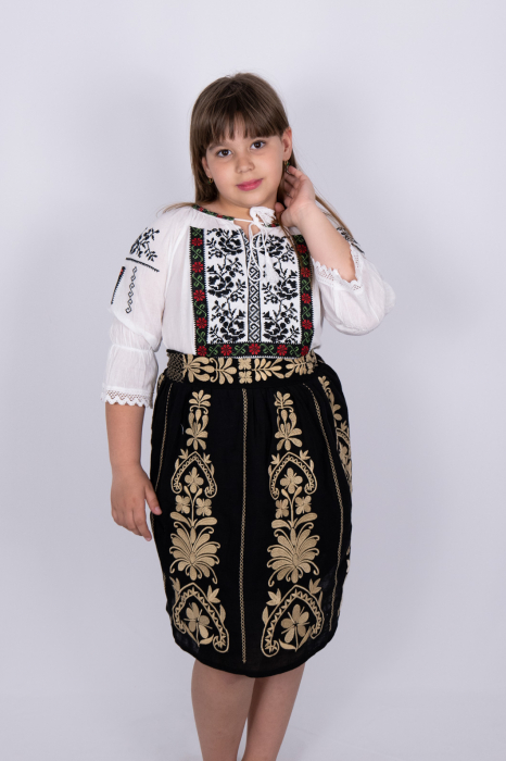 Ie traditionala fetite Livia [3]