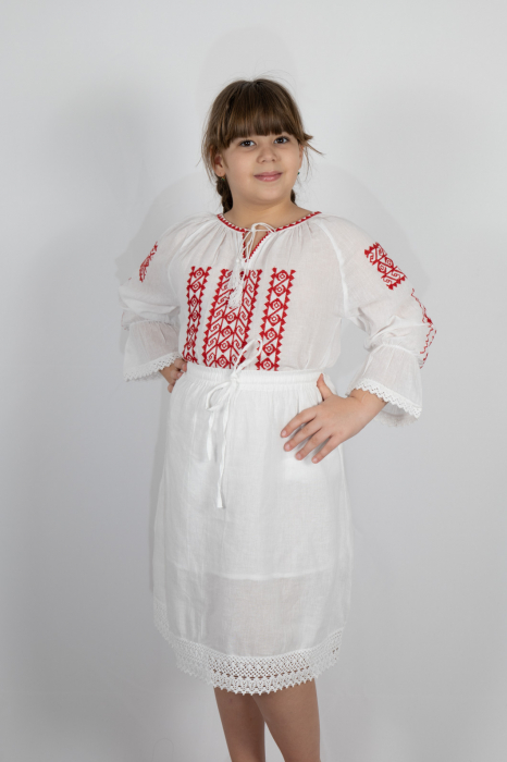 Ie traditionala fetite Gia [2]
