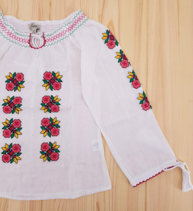 Ie traditionala Fetita Claudia 2 [3]