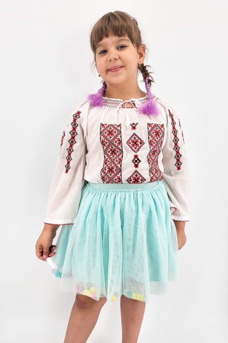 Ie traditionala fetite Hortensia [2]