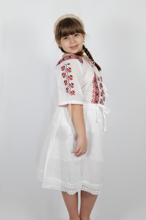 Ie traditionala fetite Ines [3]