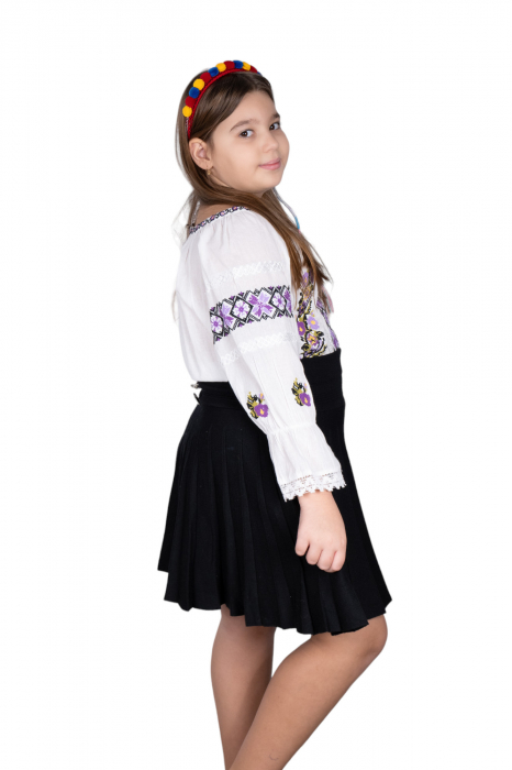 Ie traditionala fetite Minodora [4]