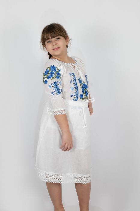 Ie traditionala fetite Daiana [2]