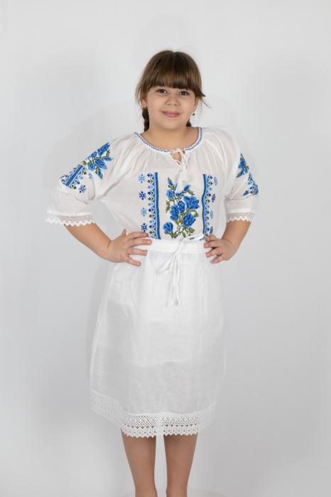 Ie traditionala fetite Daiana [3]