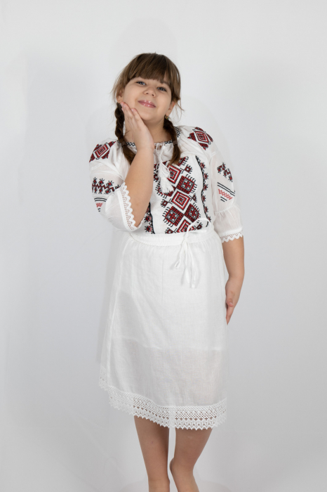 Ie traditionala fetite Letitia 2 [3]