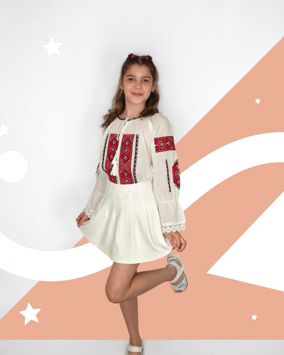 Ie traditionala fetite Mariana 3