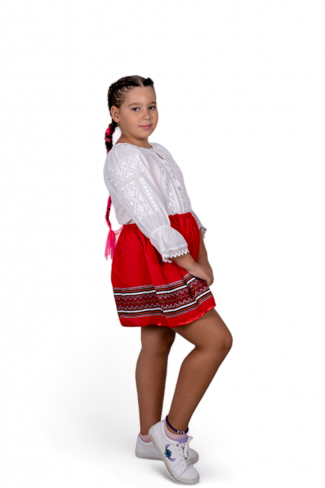 Ie traditionala fetite Gilda 2 [2]