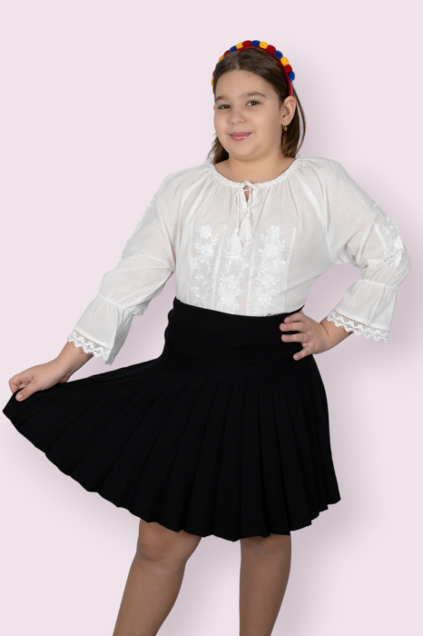 Ie traditionala fetite Gilda 4 [3]