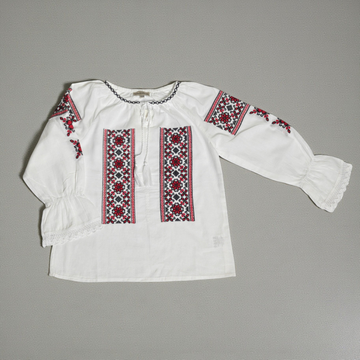 Ie traditionala fetite Melania 4 [2]