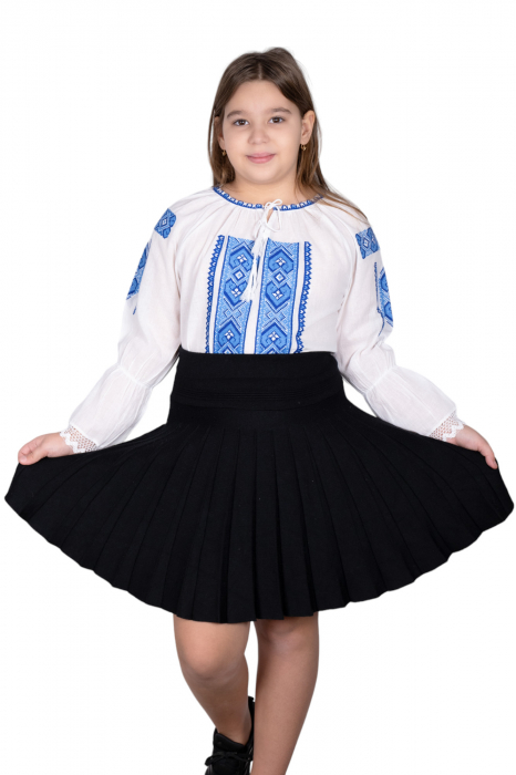 Ie traditionala fetite Mariana 2 [4]