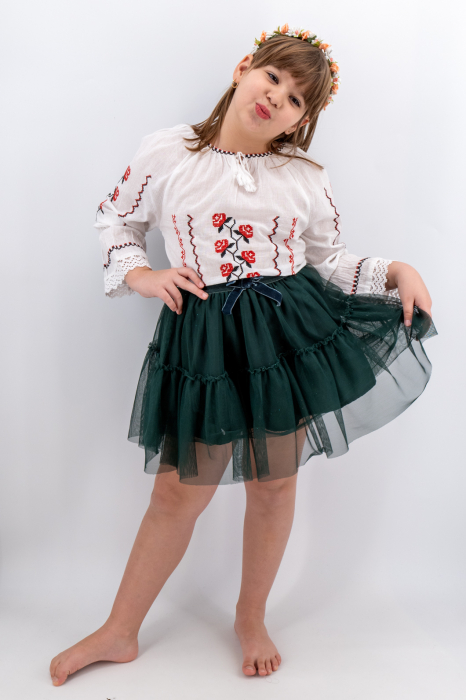 Ie traditionala fetite Amina [2]