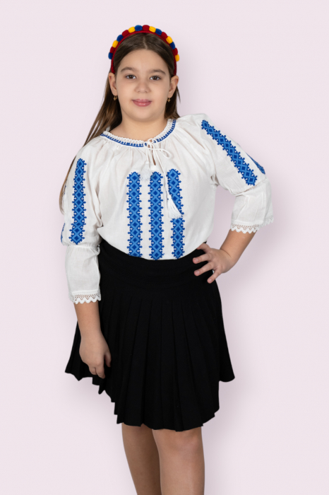 Ie traditionala fetite Silvia [3]