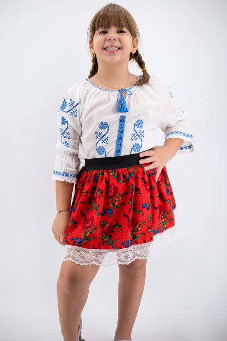 Ie traditionala fetite Liliana [2]