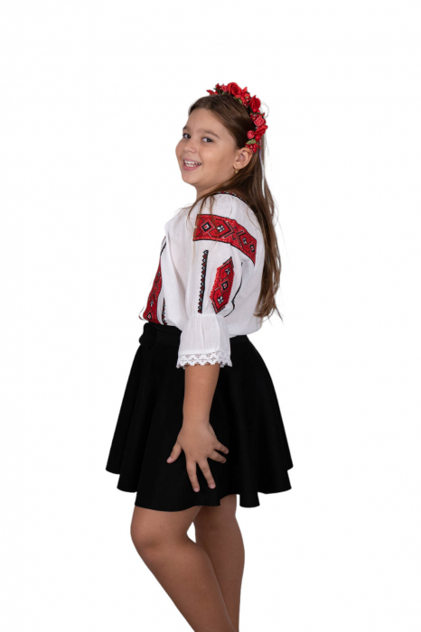 Ie traditionala fetite Mariana [3]
