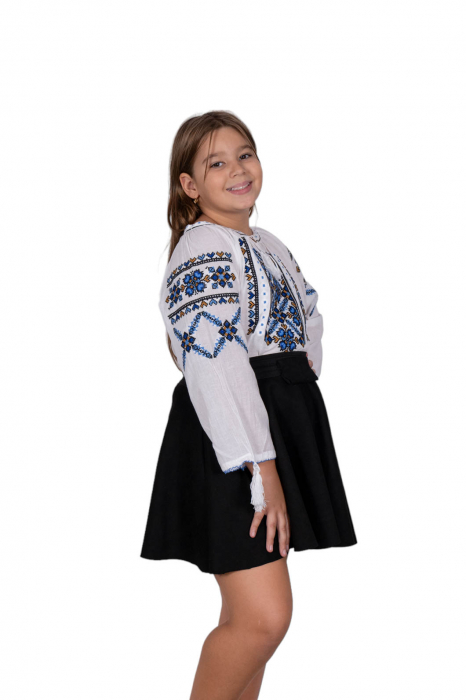 Ie traditionala fetite Filipa [2]