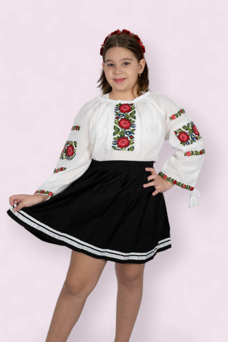 Ie traditionala fetite Eleonora [4]