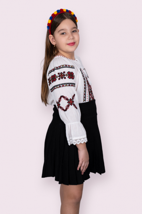 Ie traditionala fetite Melisa 3 [3]
