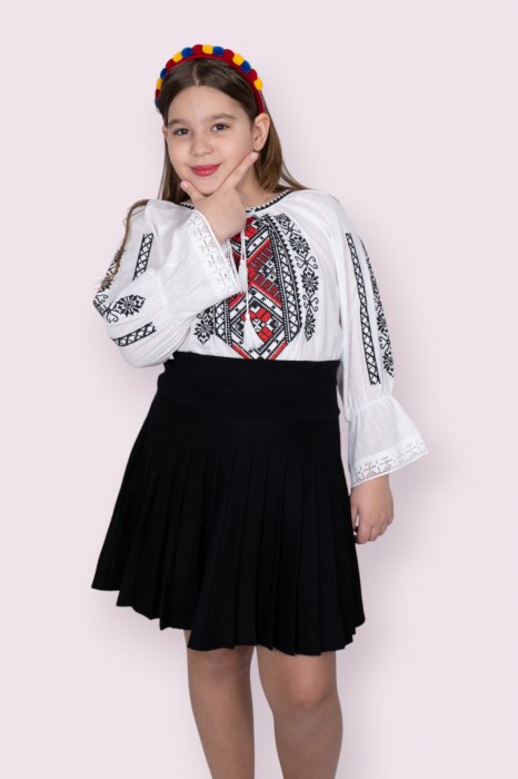 Ie traditionala fetite Melisa 2 [3]