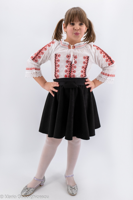 Ie traditionala fetite Mihaela [3]