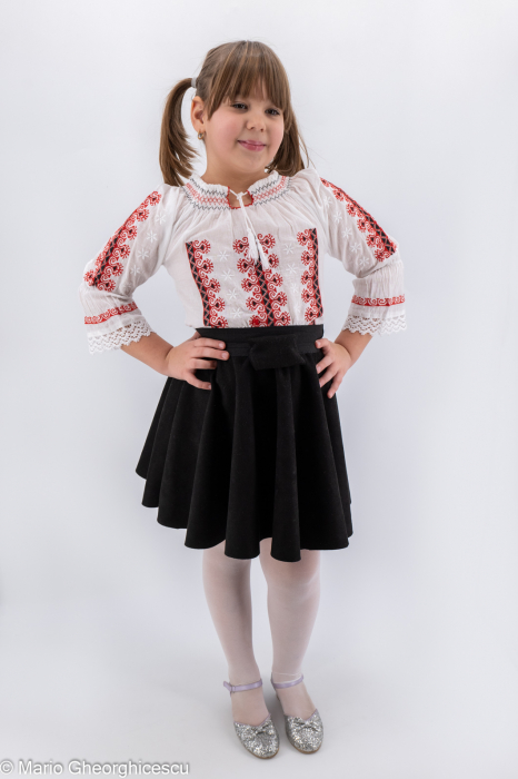 Ie traditionala fetite Mihaela [4]