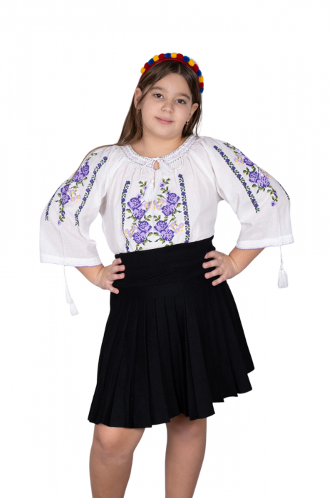 Ie traditionala fetite Trandafira 4 [2]