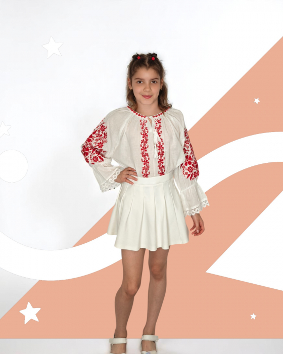Ie traditionala fetite Monica 2 [2]