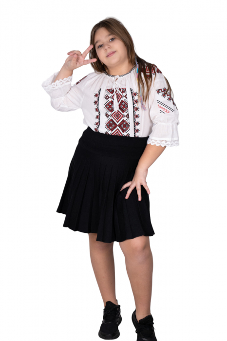 Ie traditionala fetite Rita 4 [3]