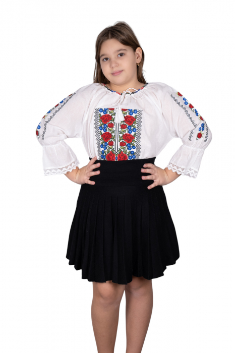 Ie traditionala fetite Iarina [2]