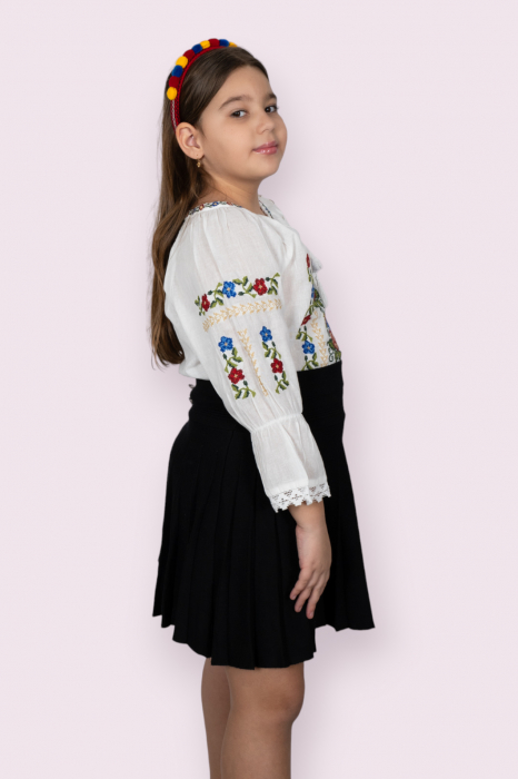 Ie traditionala fetite Rosalinda 3 [2]