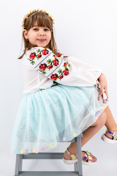 Ie traditionala fetite Selena [5]